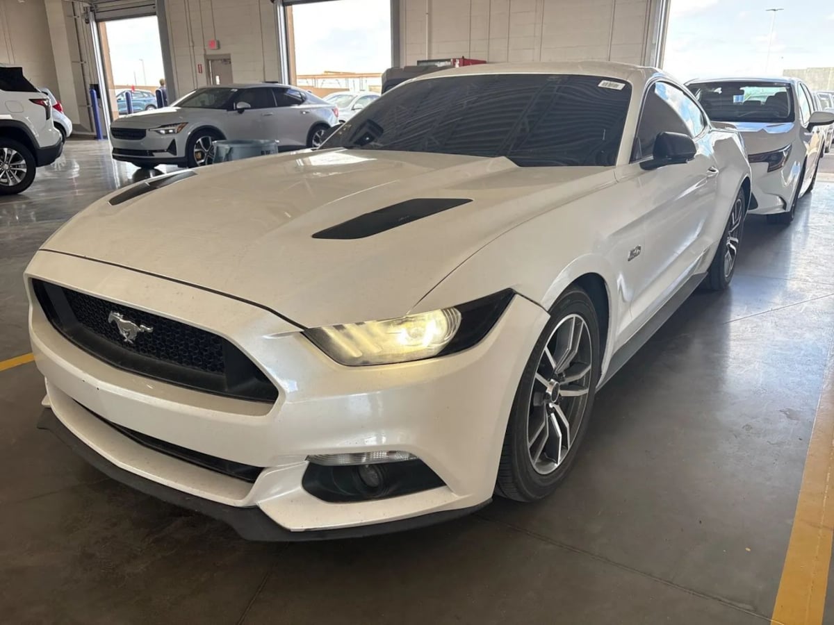 Photo 3 of this Ford Mustang