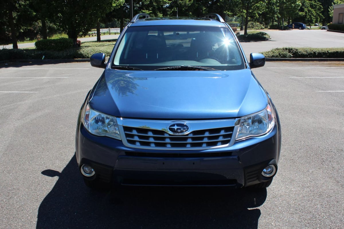 2011 Subaru Forester 2.5X Limited photo 2
