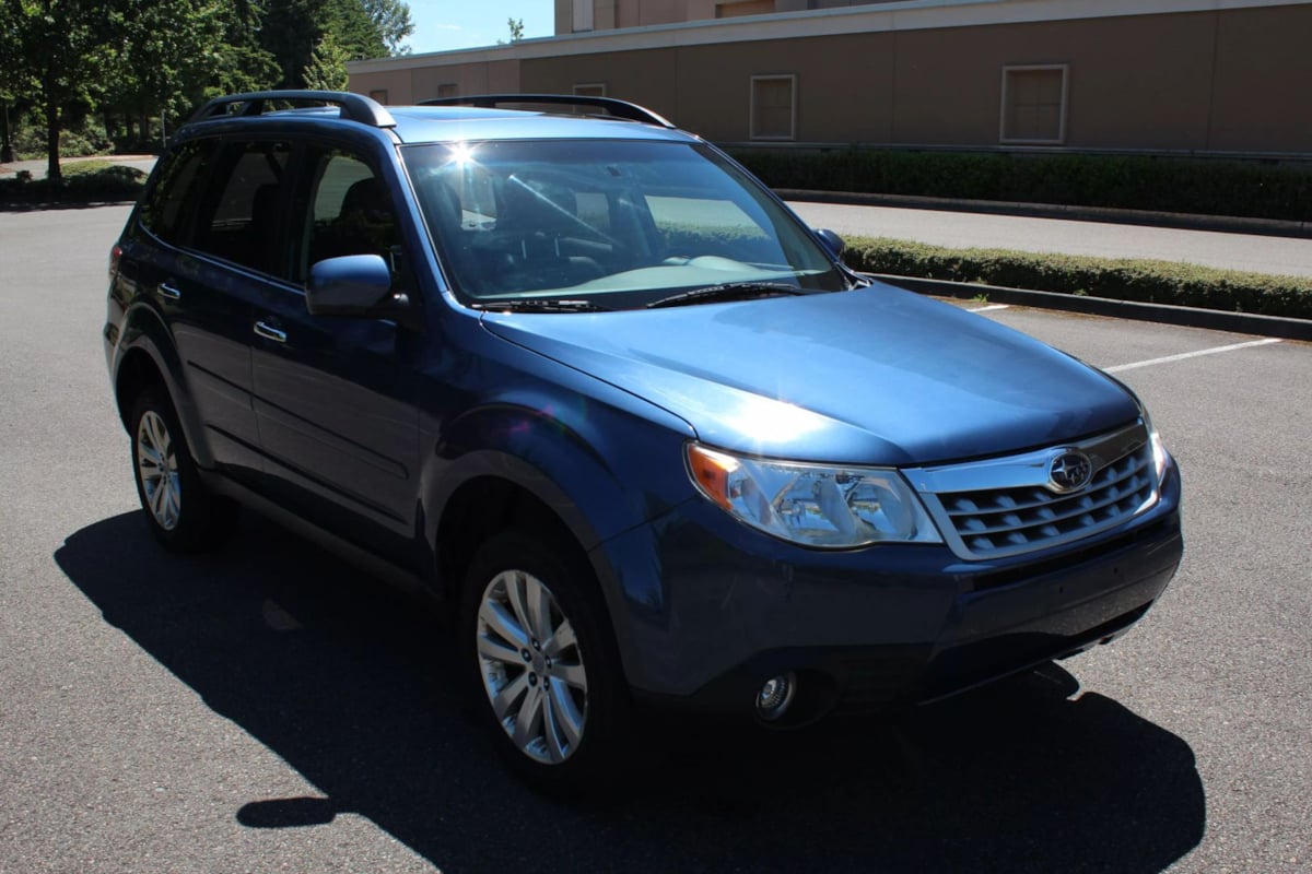 2011 Subaru Forester 2.5X Limited photo 3