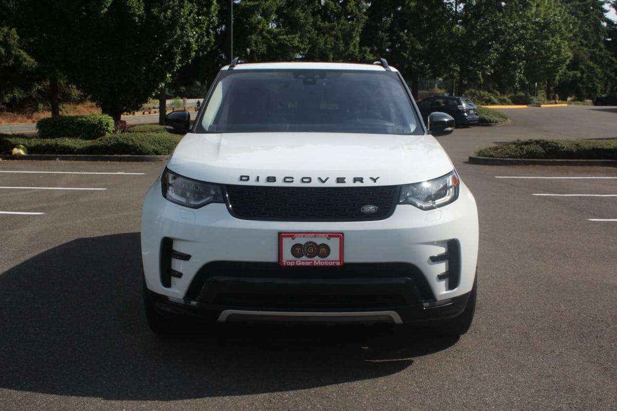 2020 Land Rover Discovery Landmark photo 2