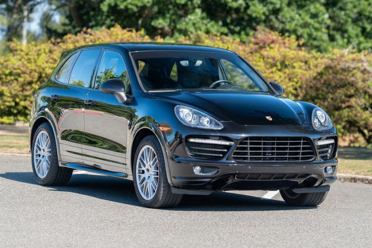2013 Porsche Cayenne GTS photo 2