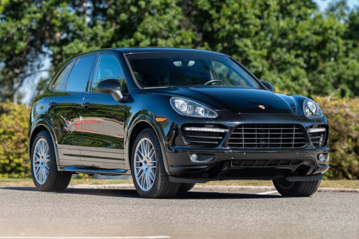 2013 Porsche Cayenne GTS photo 3
