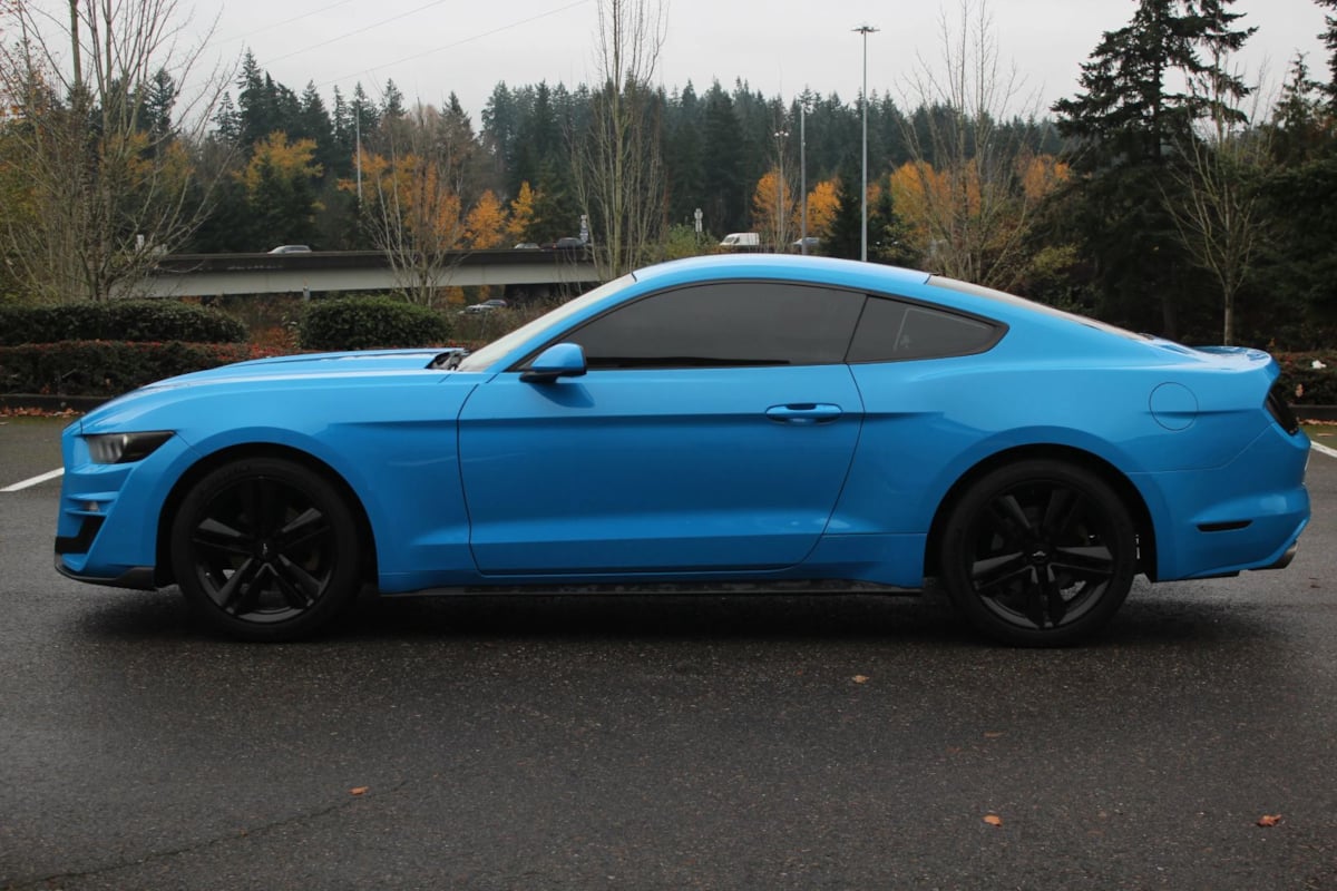 2017 Ford Mustang V6 photo 3