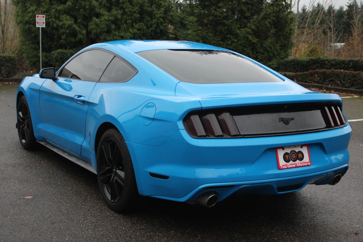 2017 Ford Mustang V6 photo 4