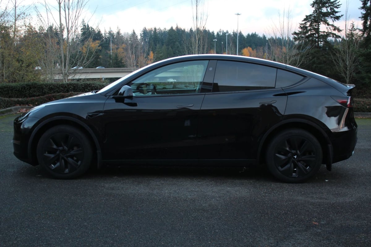 2023 Tesla Model Y Long Range photo 3
