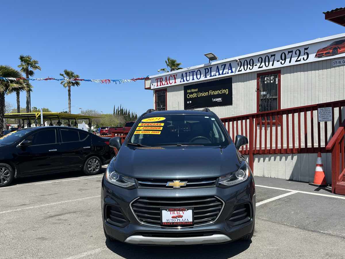 2021 Chevrolet Trax LT - Photo 2