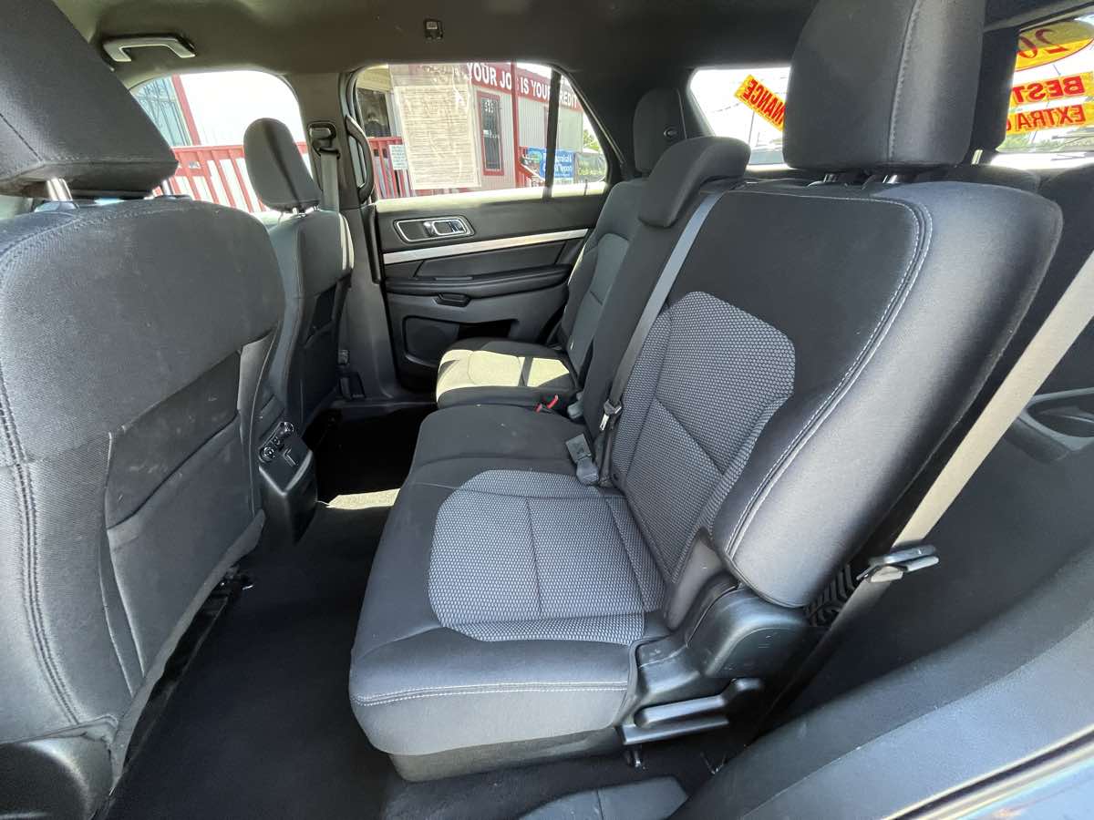 2019 Ford Explorer XLT - Photo 14