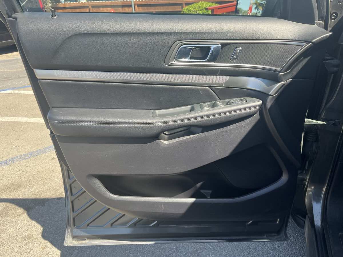 2019 Ford Explorer XLT - Photo 17