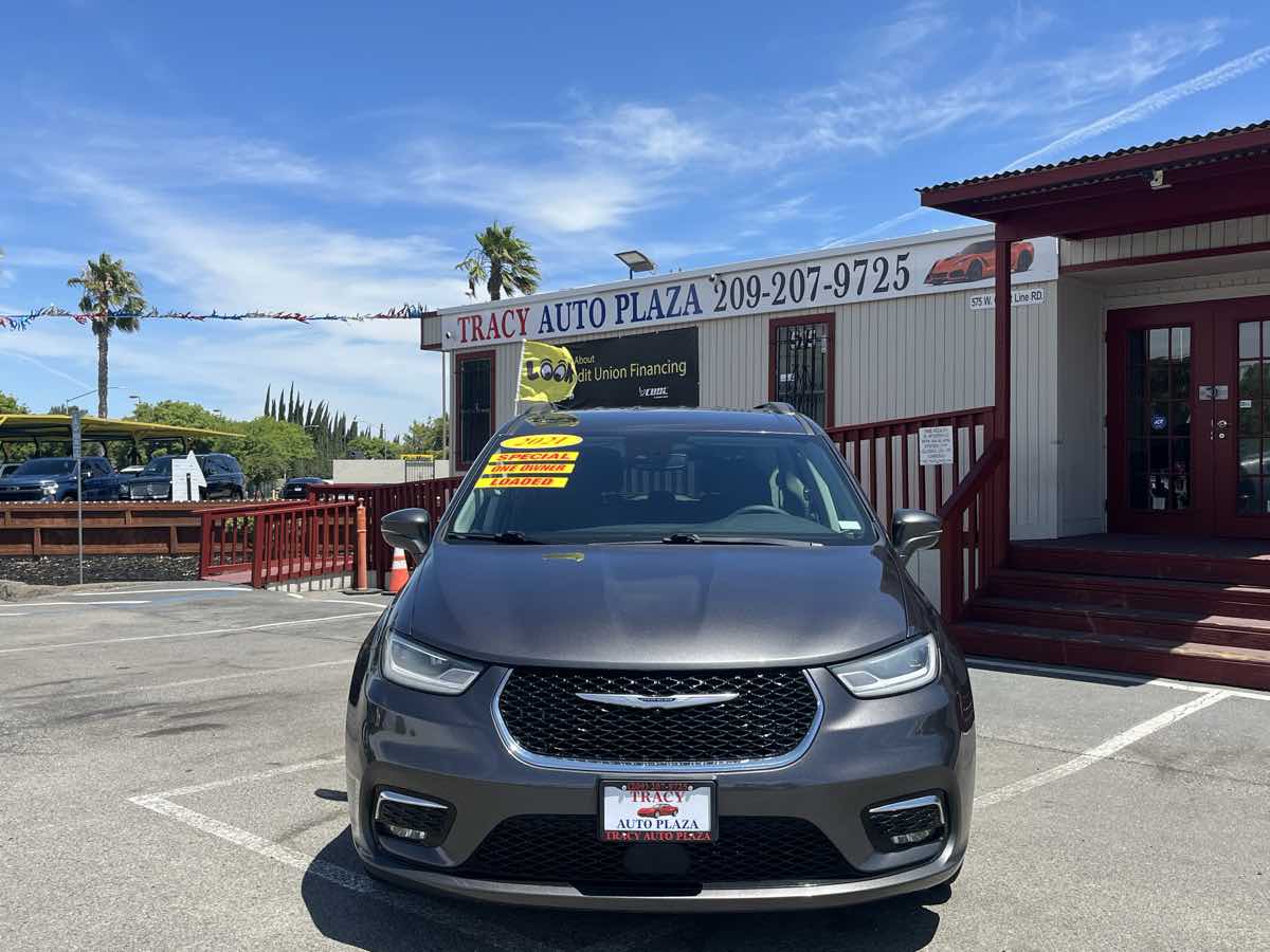 2021 Chrysler Pacifica Touring - Photo 2