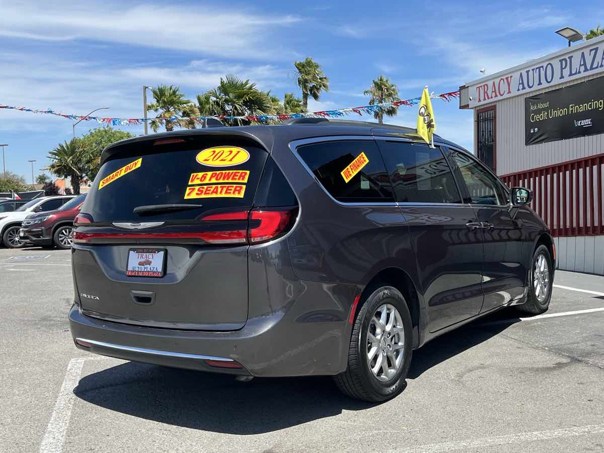 2021 Chrysler Pacifica Touring - Photo 4