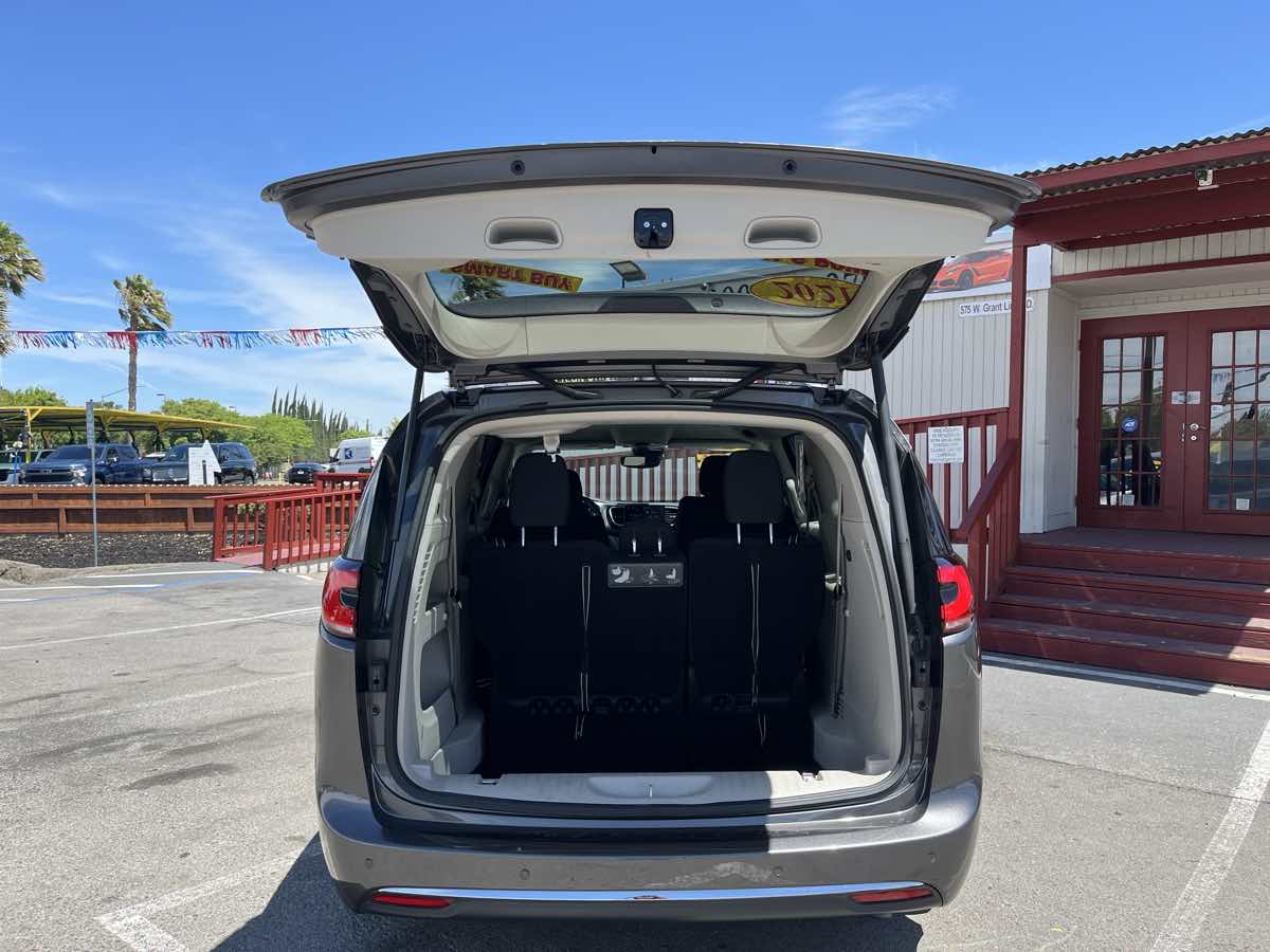 2021 Chrysler Pacifica Touring - Photo 10
