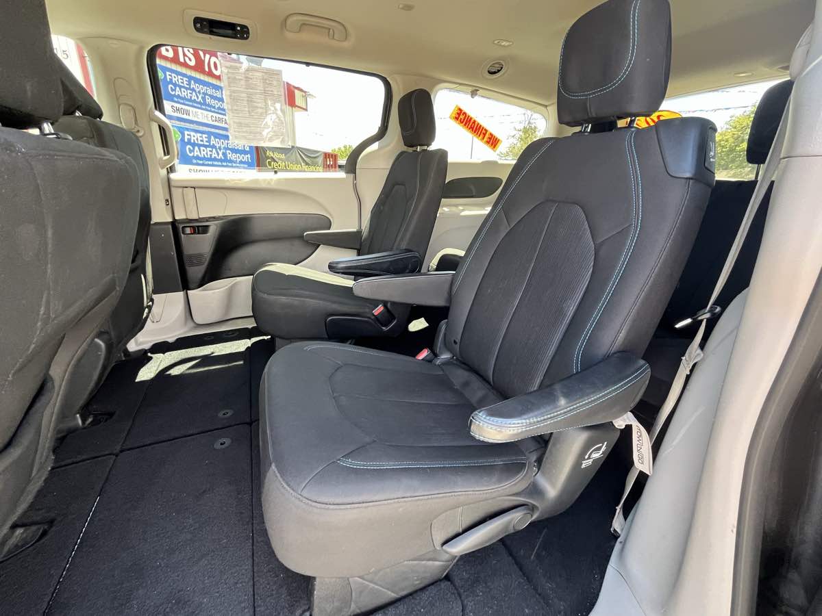 2021 Chrysler Pacifica Touring - Photo 14