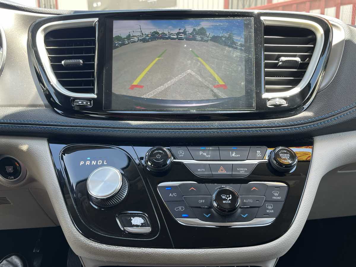 2021 Chrysler Pacifica Touring - Photo 21
