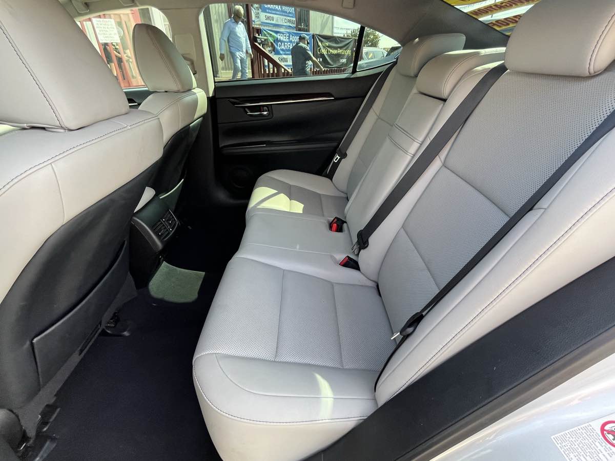 2018 Lexus ES 350 - Photo 9