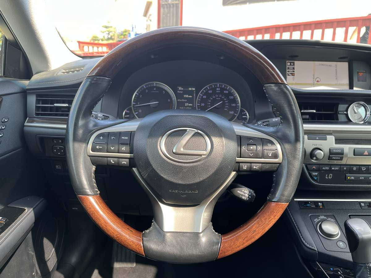 2018 Lexus ES 350 - Photo 16