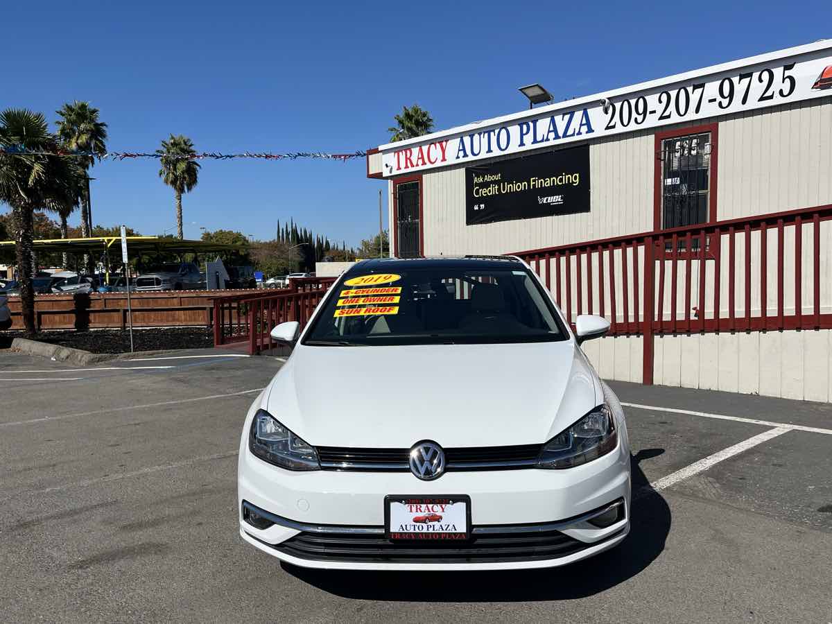 2019 Volkswagen Golf SE - Photo 2