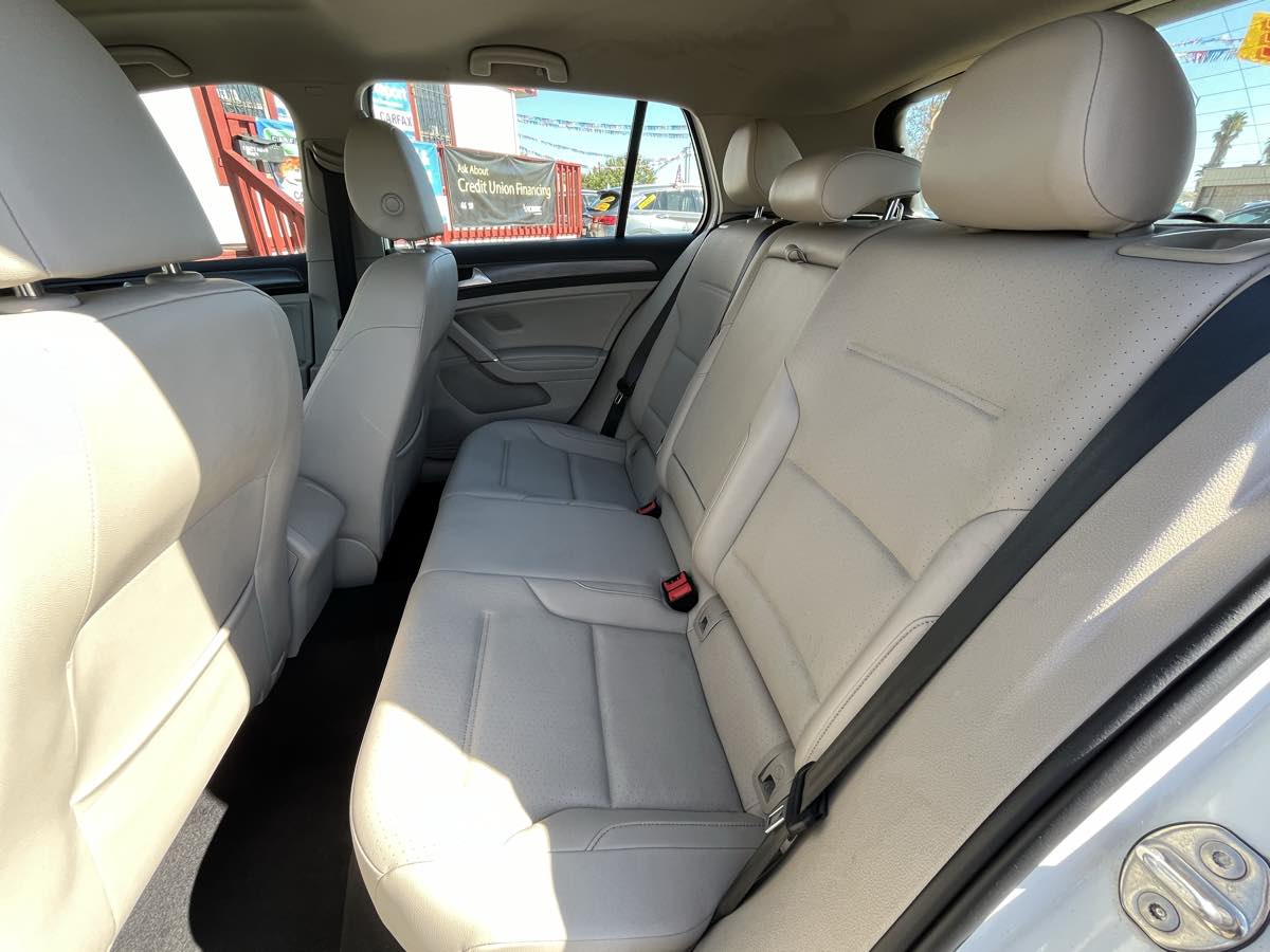 2019 Volkswagen Golf SE - Photo 9