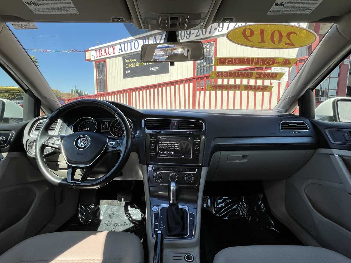 2019 Volkswagen Golf SE - Photo 10