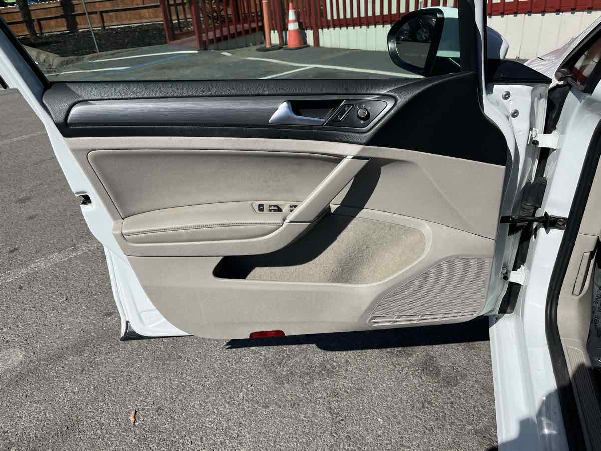 2019 Volkswagen Golf SE - Photo 11