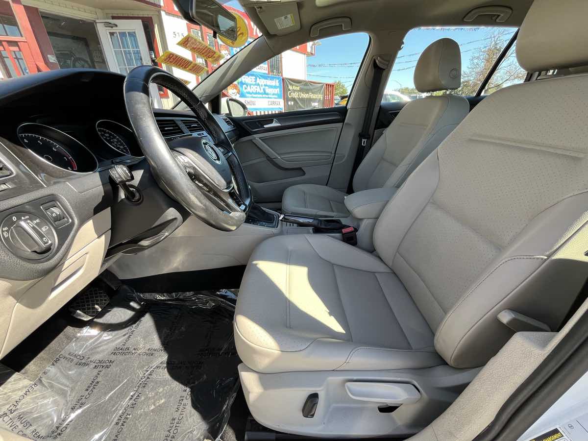2019 Volkswagen Golf SE - Photo 13