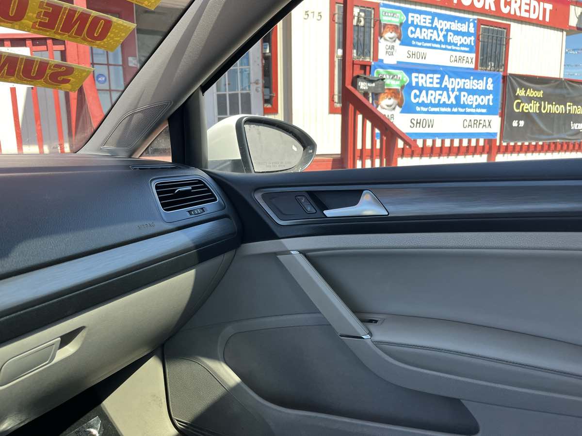2019 Volkswagen Golf SE - Photo 19