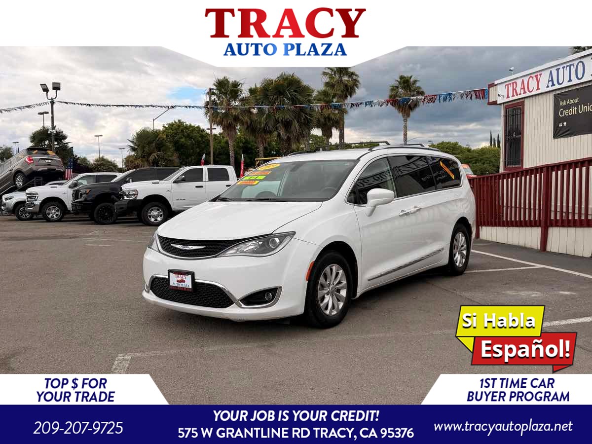2019 Chrysler Pacifica Touring L's photo