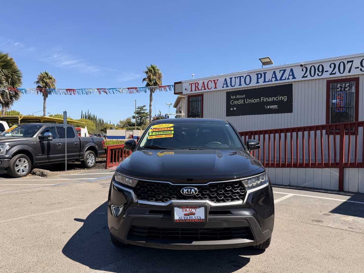 2021 Kia Sorento LX - Photo 2