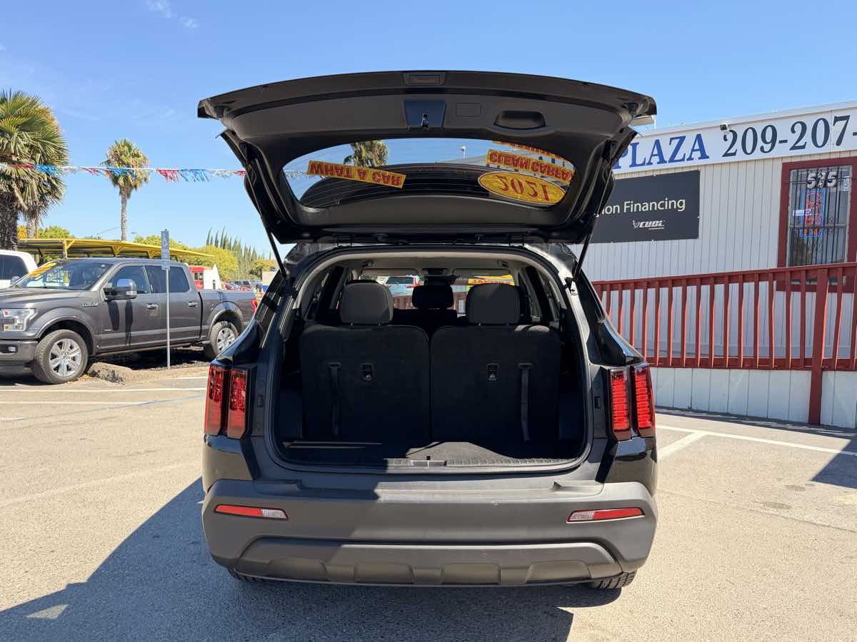 2021 Kia Sorento LX - Photo 10
