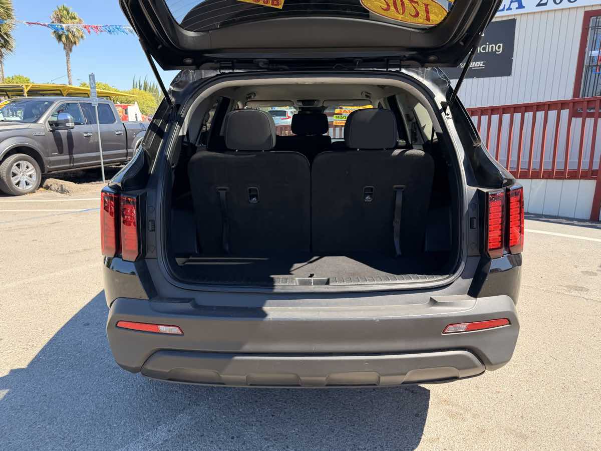 2021 Kia Sorento LX - Photo 11