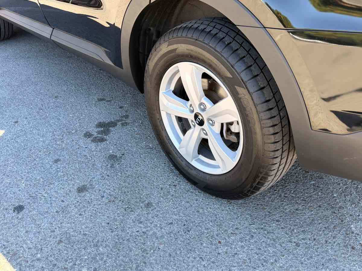 2021 Kia Sorento LX - Photo 12