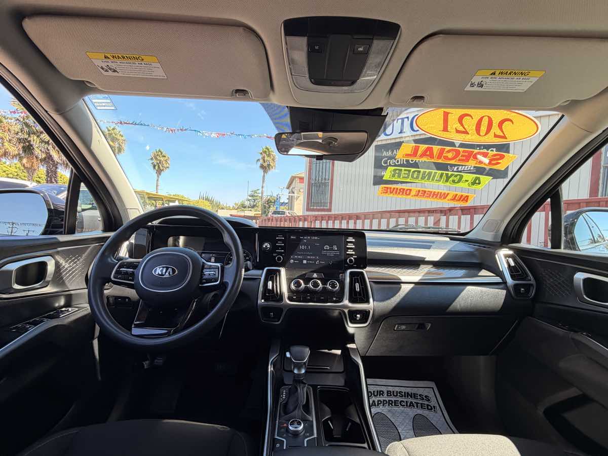2021 Kia Sorento LX - Photo 16