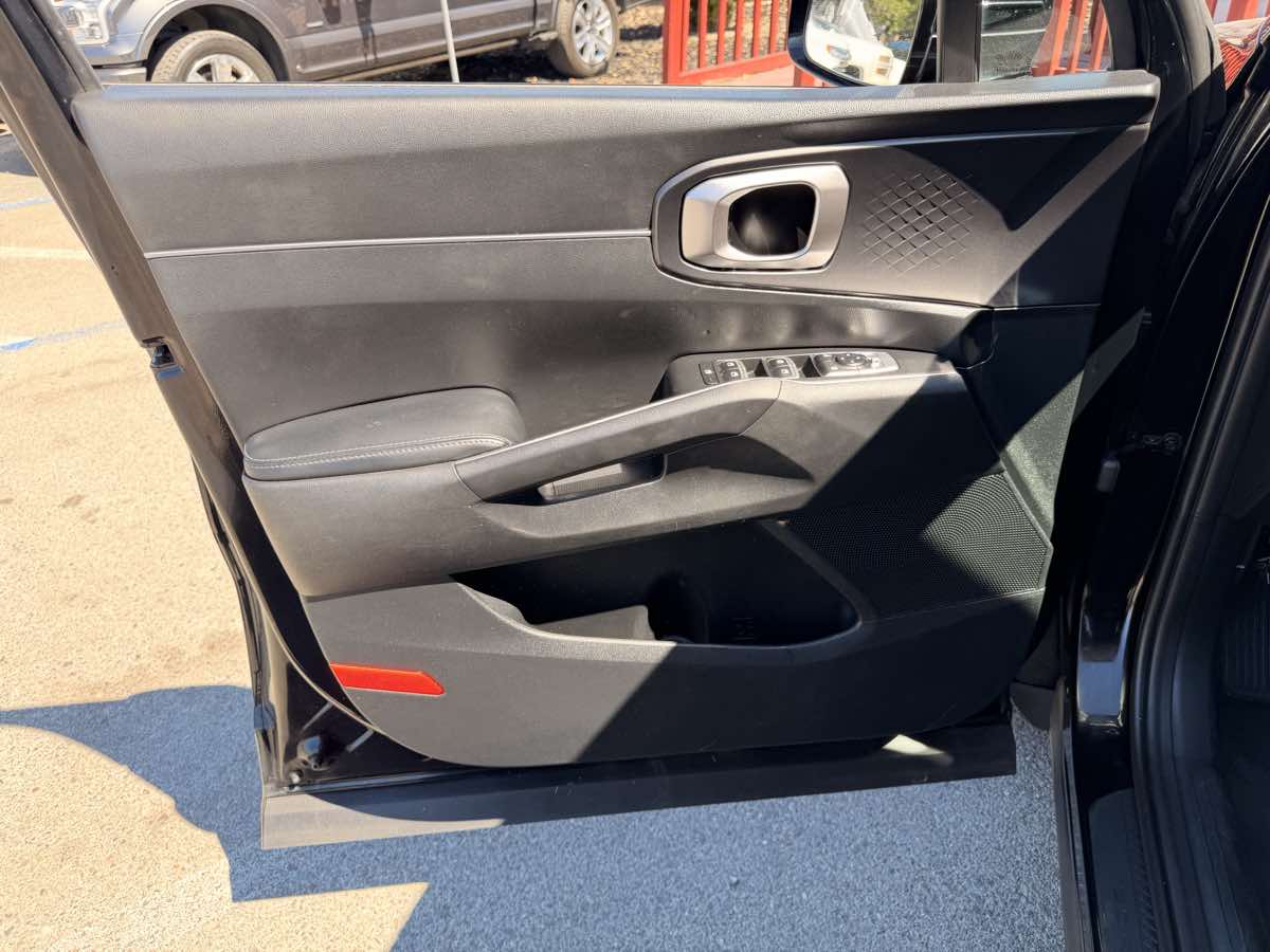 2021 Kia Sorento LX - Photo 17