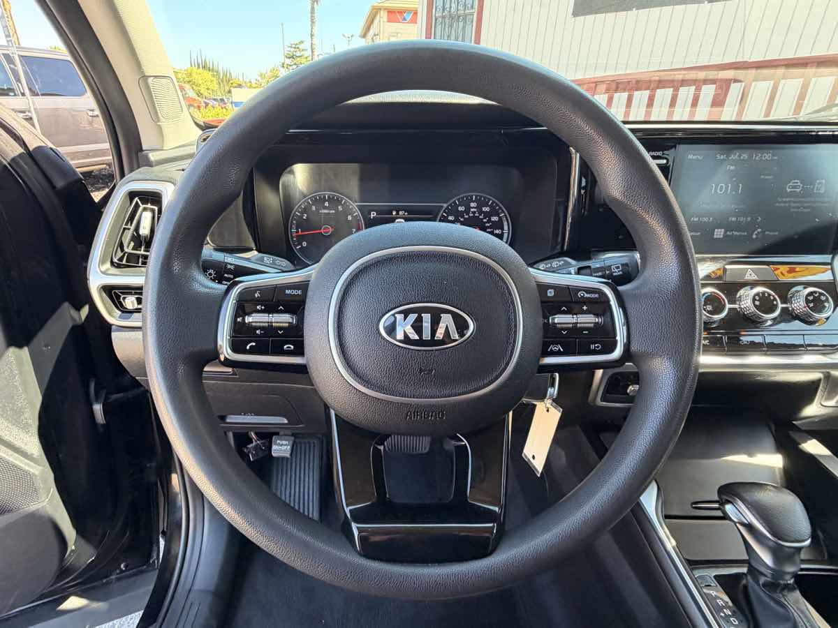 2021 Kia Sorento LX - Photo 19