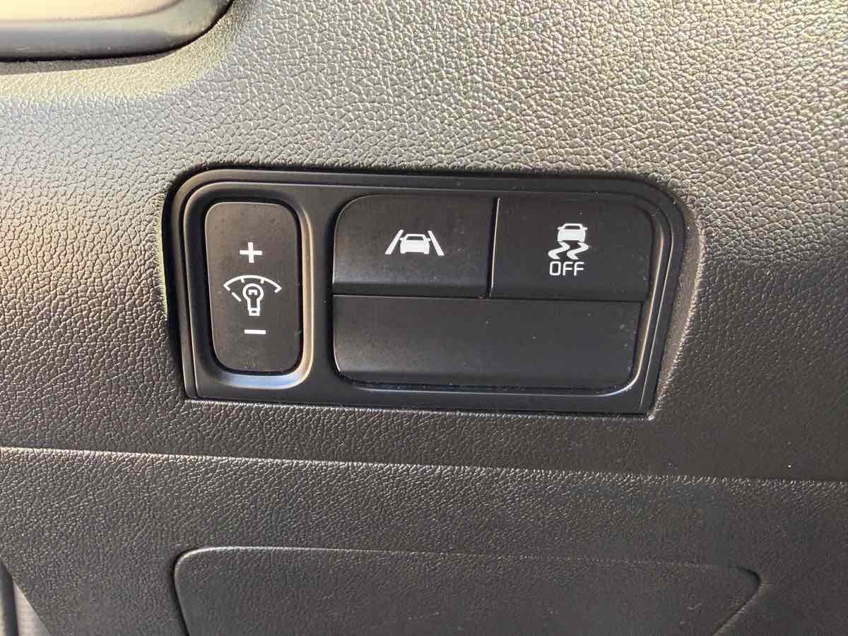 2021 Kia Sorento LX - Photo 21