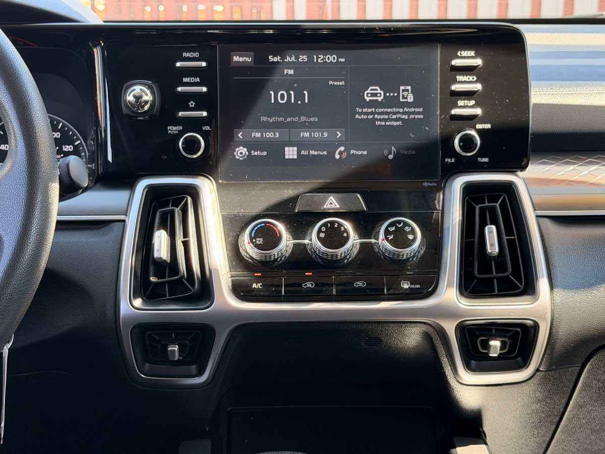 2021 Kia Sorento LX - Photo 22