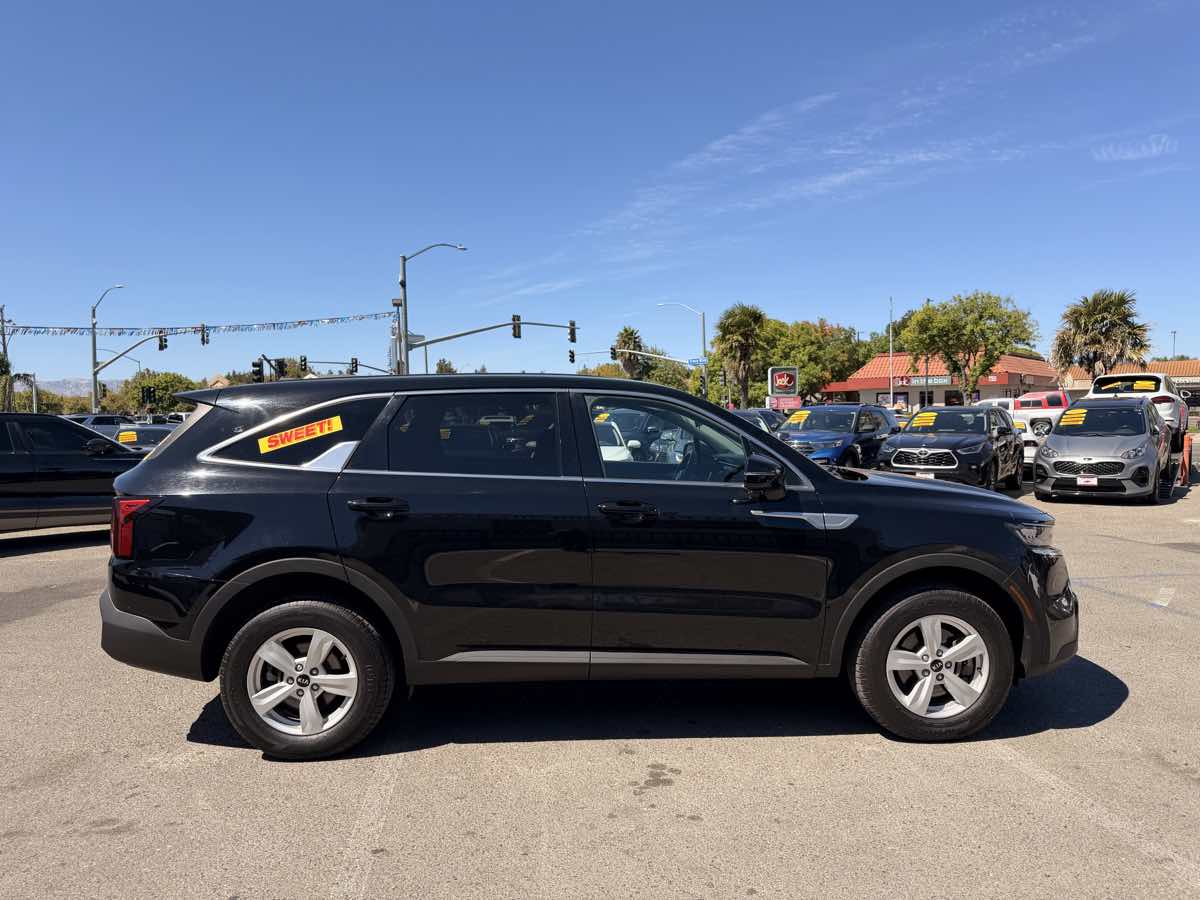 2021 Kia Sorento LX - Photo 8