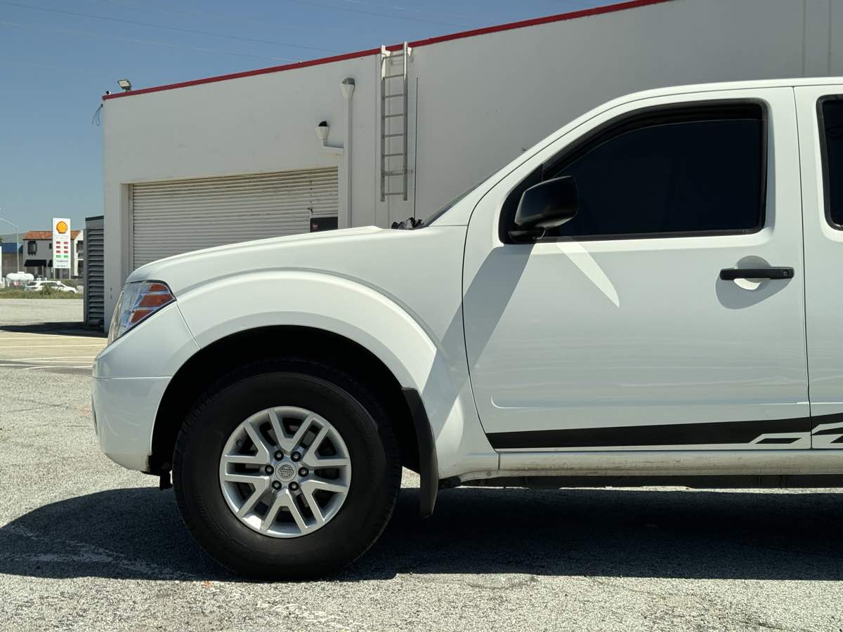 2019 Nissan Frontier SV photo 2