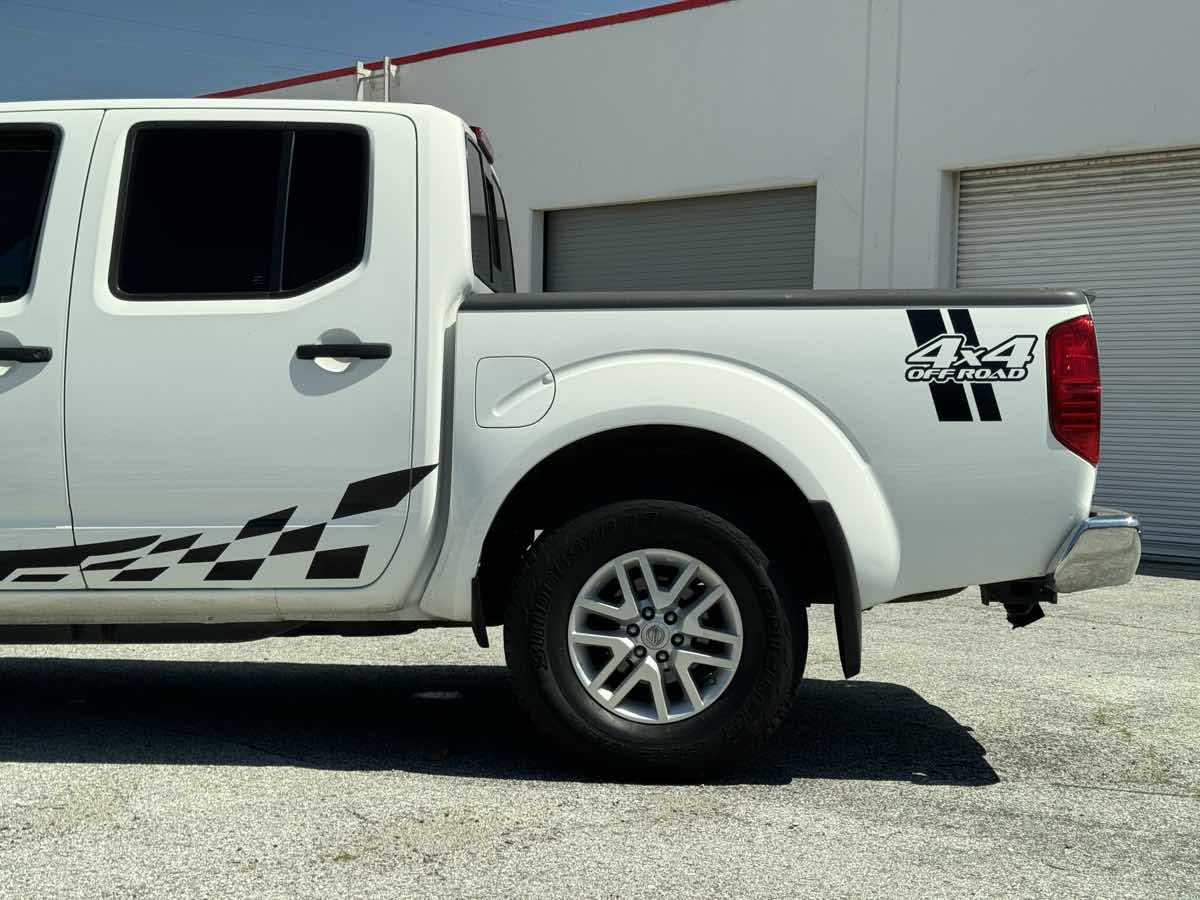 2019 Nissan Frontier SV photo 3