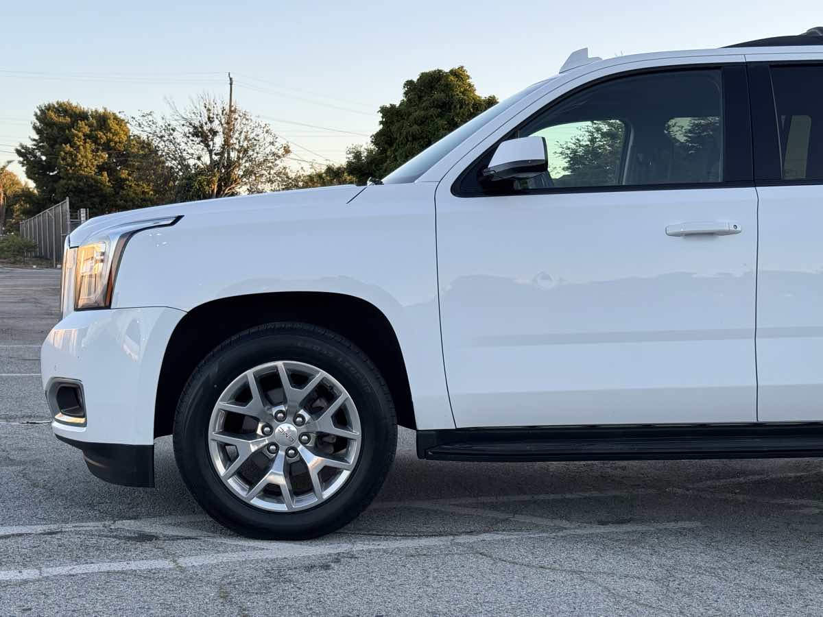 2019 Gmc Yukon XL SLE photo 2