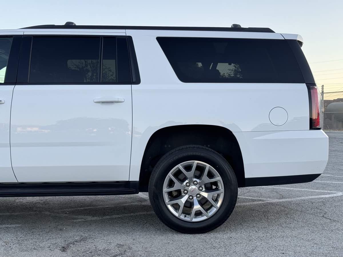 2019 Gmc Yukon XL SLE photo 3