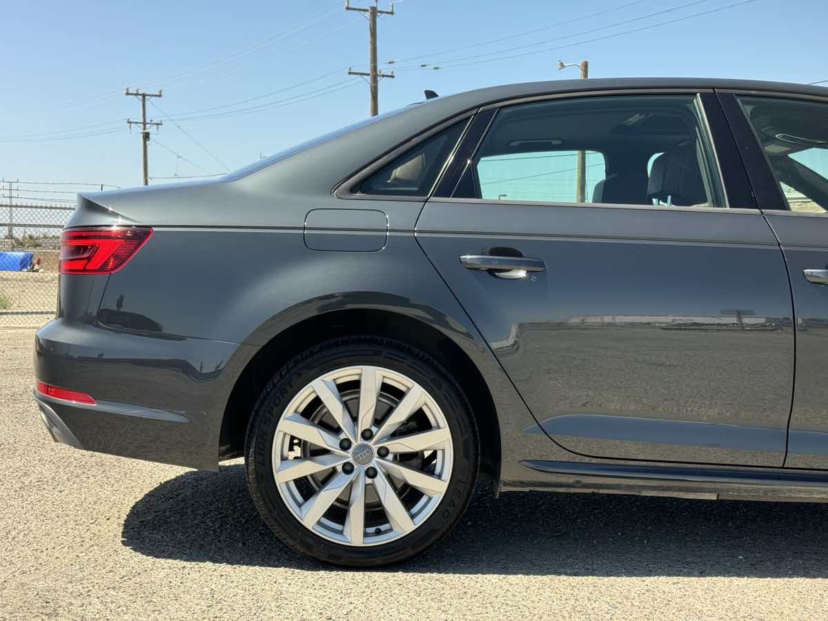 2018 Audi A4 Premium photo 7