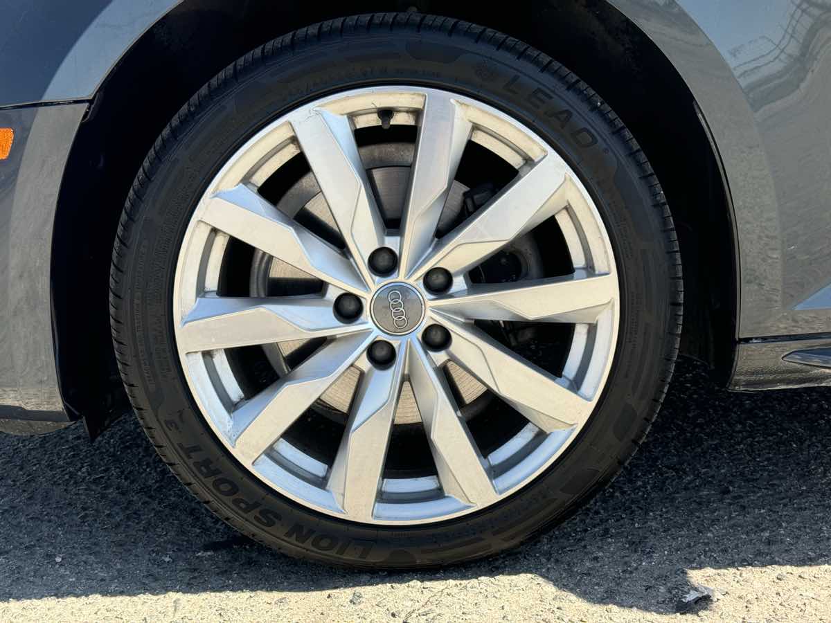 2018 Audi A4 Premium photo 14