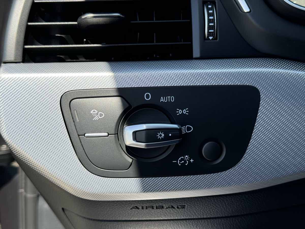 2018 Audi A4 Premium photo 32