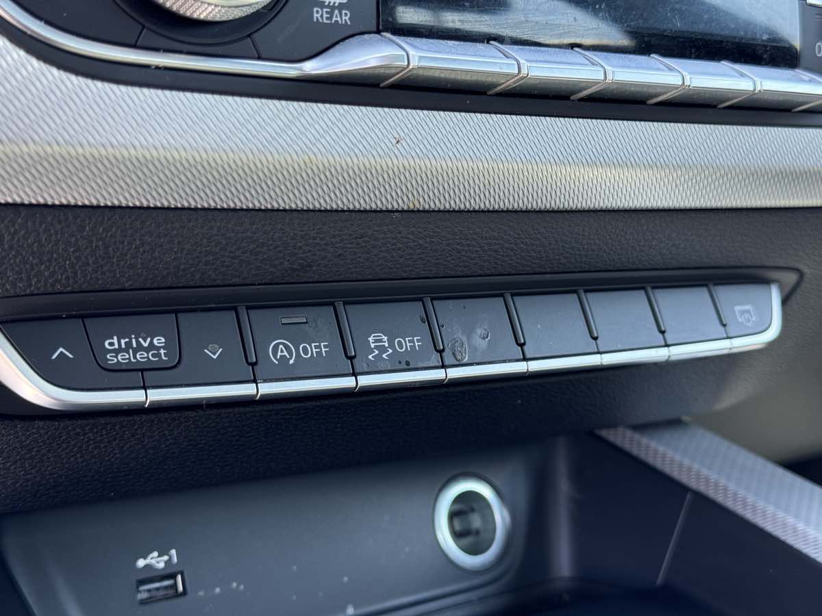 2018 Audi A4 Premium photo 40
