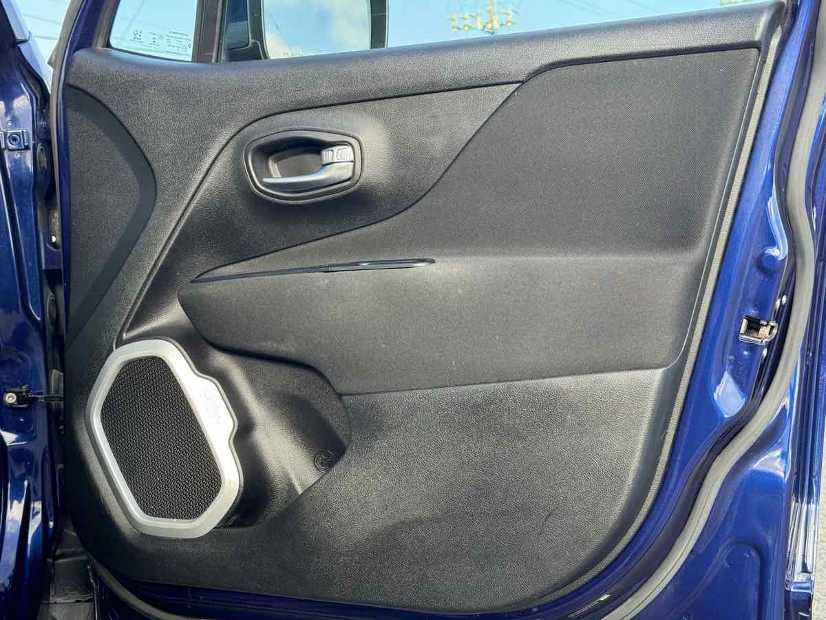 2018 Jeep Renegade Latitude North Edition photo 25