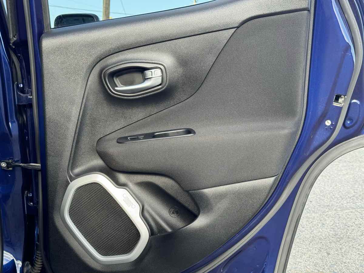2018 Jeep Renegade Latitude North Edition photo 26