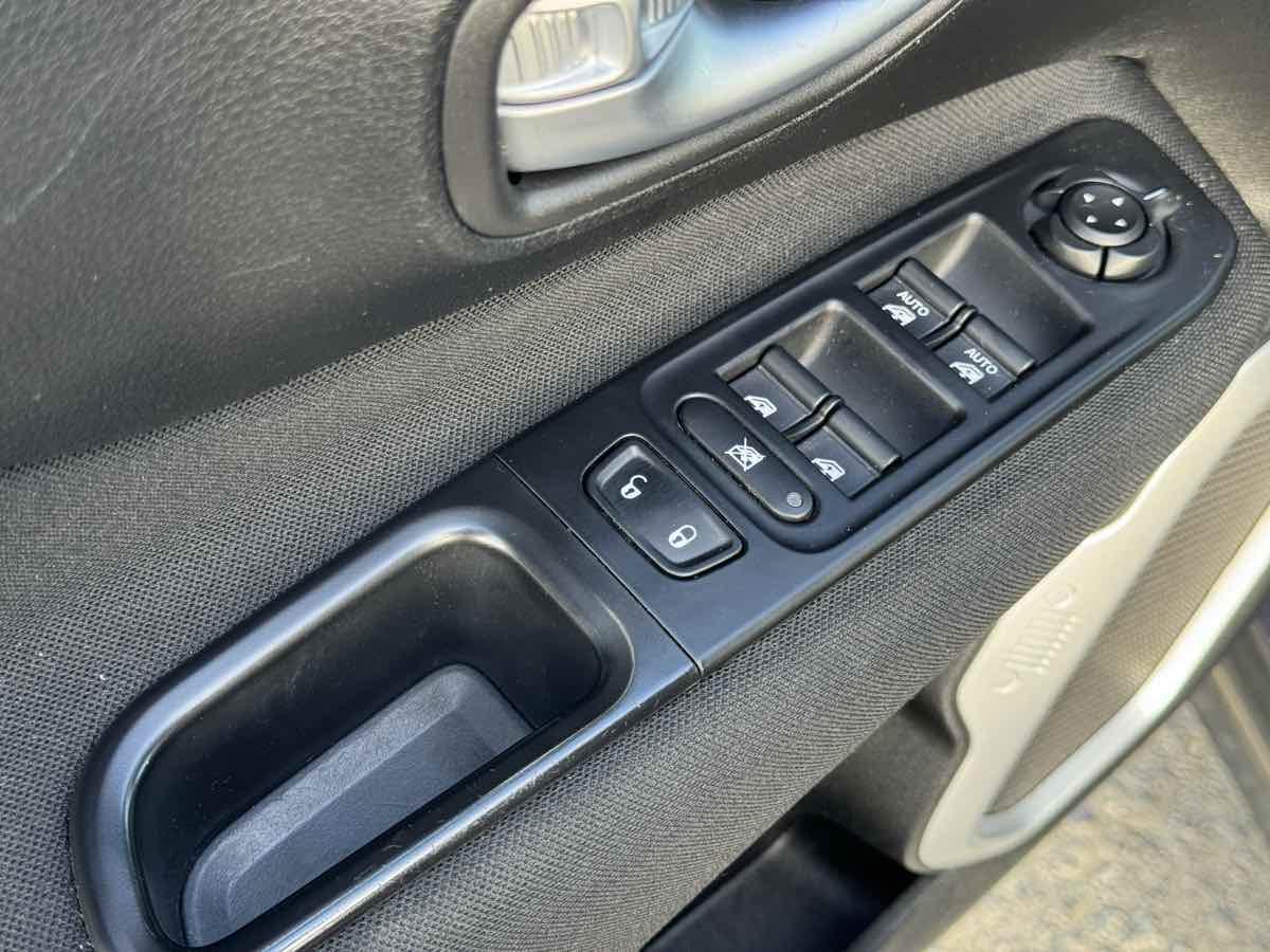 2018 Jeep Renegade Latitude North Edition photo 31