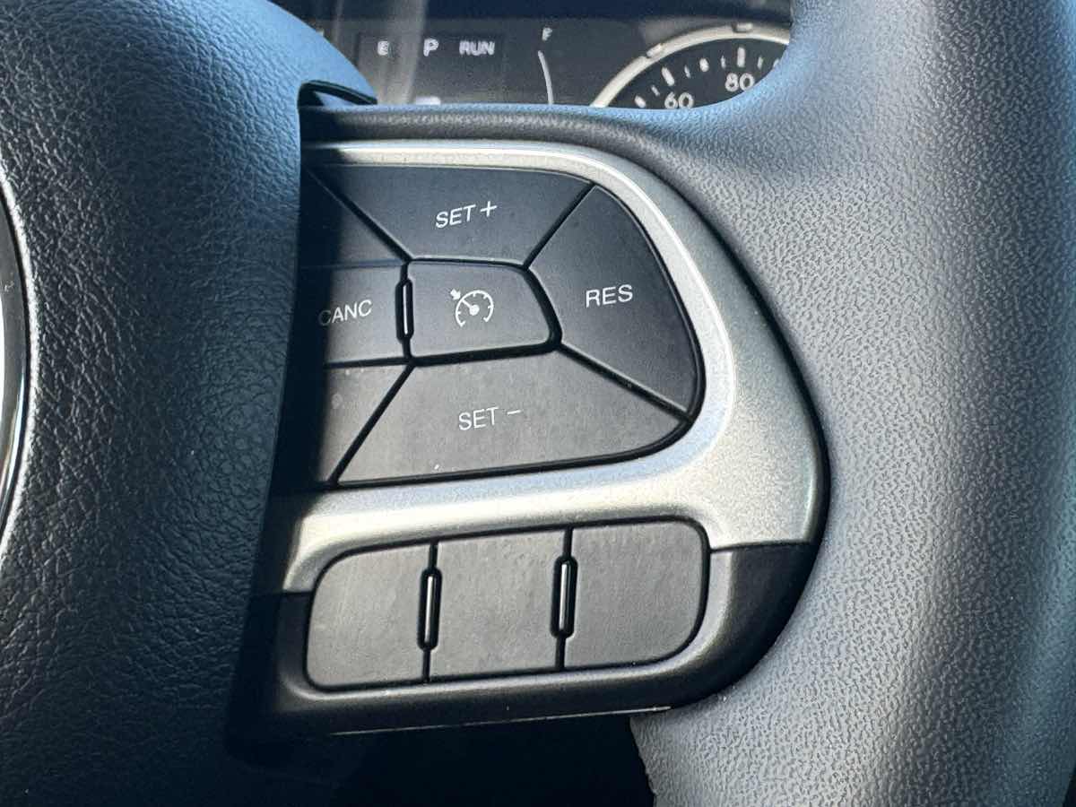 2018 Jeep Renegade Latitude North Edition photo 38