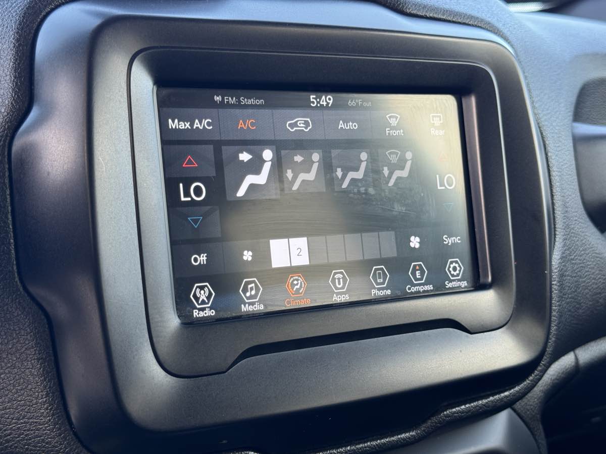 2018 Jeep Renegade Latitude North Edition photo 41
