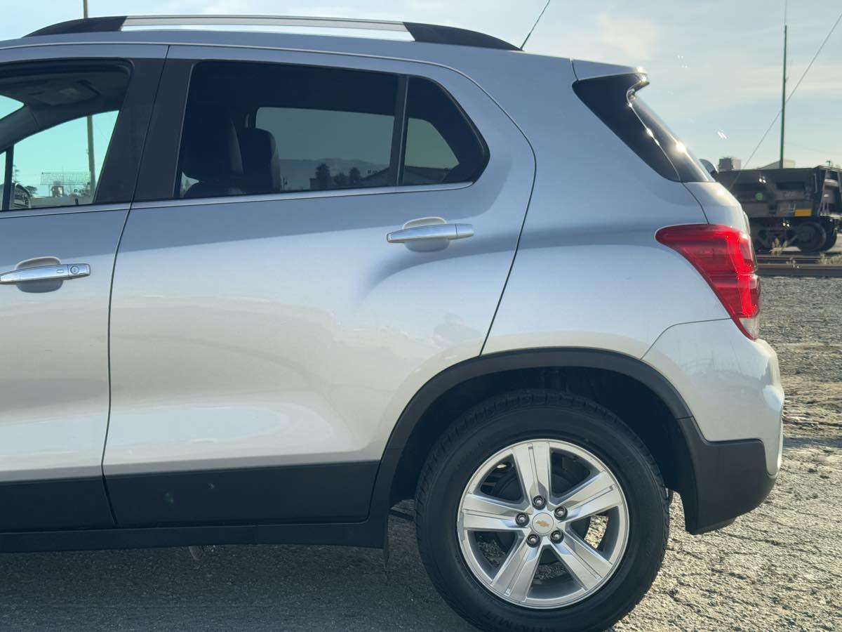 2019 Chevrolet Trax LT photo 3